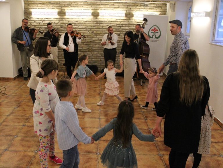 Táncház a Juhász zenekarral (2025.05.22.)