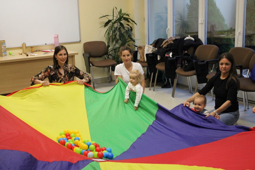 Kiugrott a gombóc – foglalkozás 0-3 éveseknek (2025.10.07.)