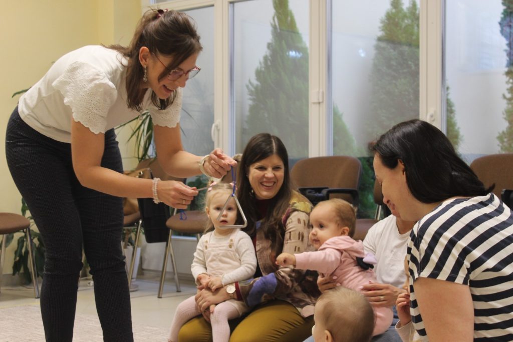 Kiugrott a gombóc – foglalkozás 0-3 éveseknek (2025.10.21.)