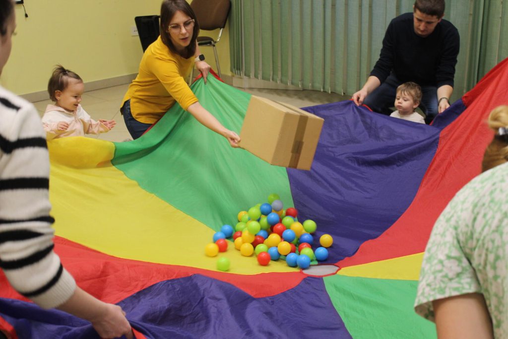 Kiugrott a gombóc – foglalkozás 0-3 éveseknek (2025.11.04.)