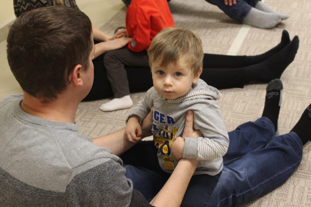 Kiugrott a gombóc – foglalkozás 0-3 éveseknek (2025.11.18.)