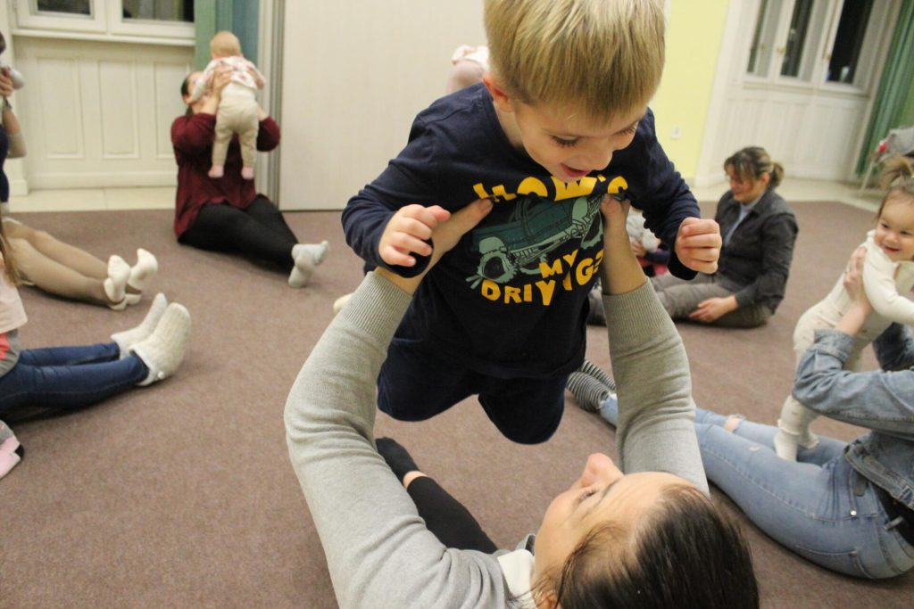 Kiugrott a gombóc – foglalkozás 0-3 éveseknek (2025.11.25.)