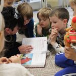 Mesekuckó – A szegény ember kilenc tyúkja és kakasa (2026.04.17.)