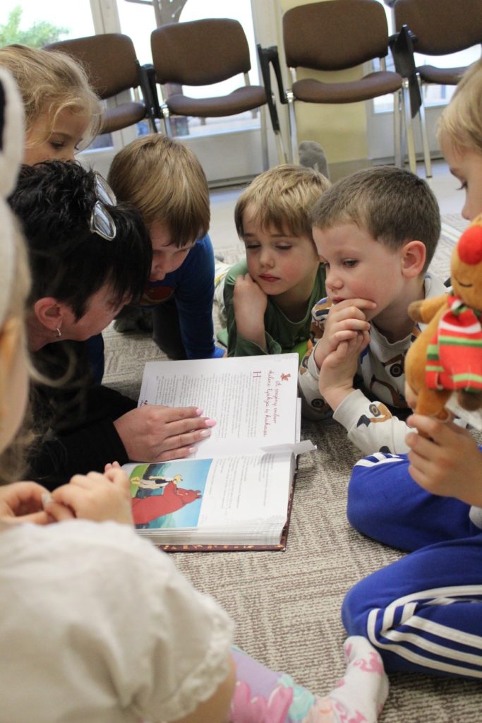 Mesekuckó – A szegény ember kilenc tyúkja és kakasa (2026.04.17.)