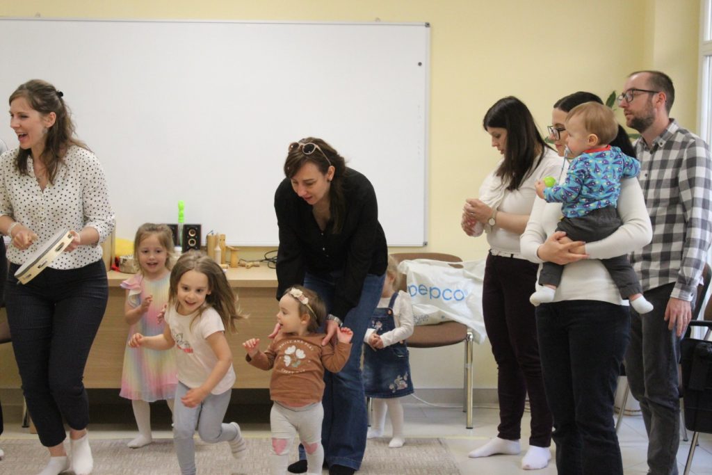 Kiugrott a gombóc – foglalkozás 0-3 éveseknek (2026.04.28.)